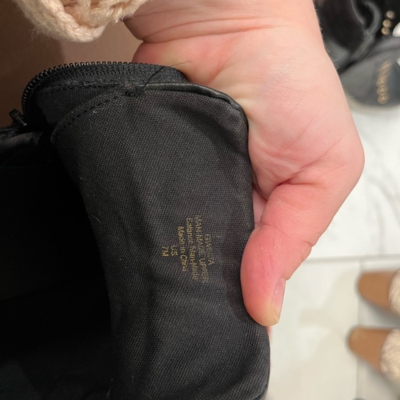 Black leather sneakers. GUC - Picture 3 of 3